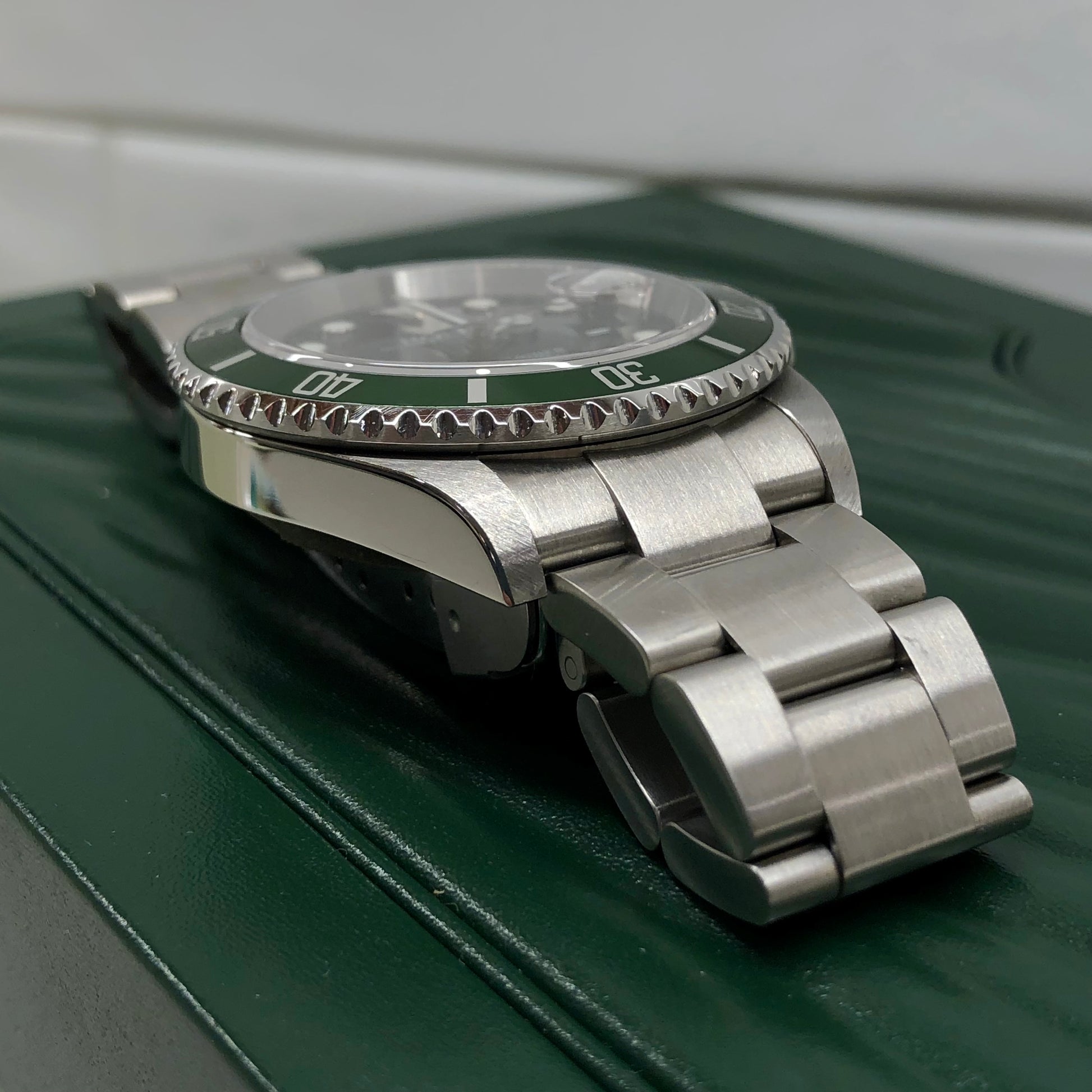 Rolex Submariner Green 50th Anniversary Flat 4 Men's Watch 16610LV PRE –  Global Timez